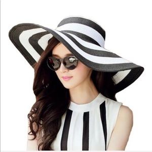 4/$20 SALE Black and White Floppy Hat
